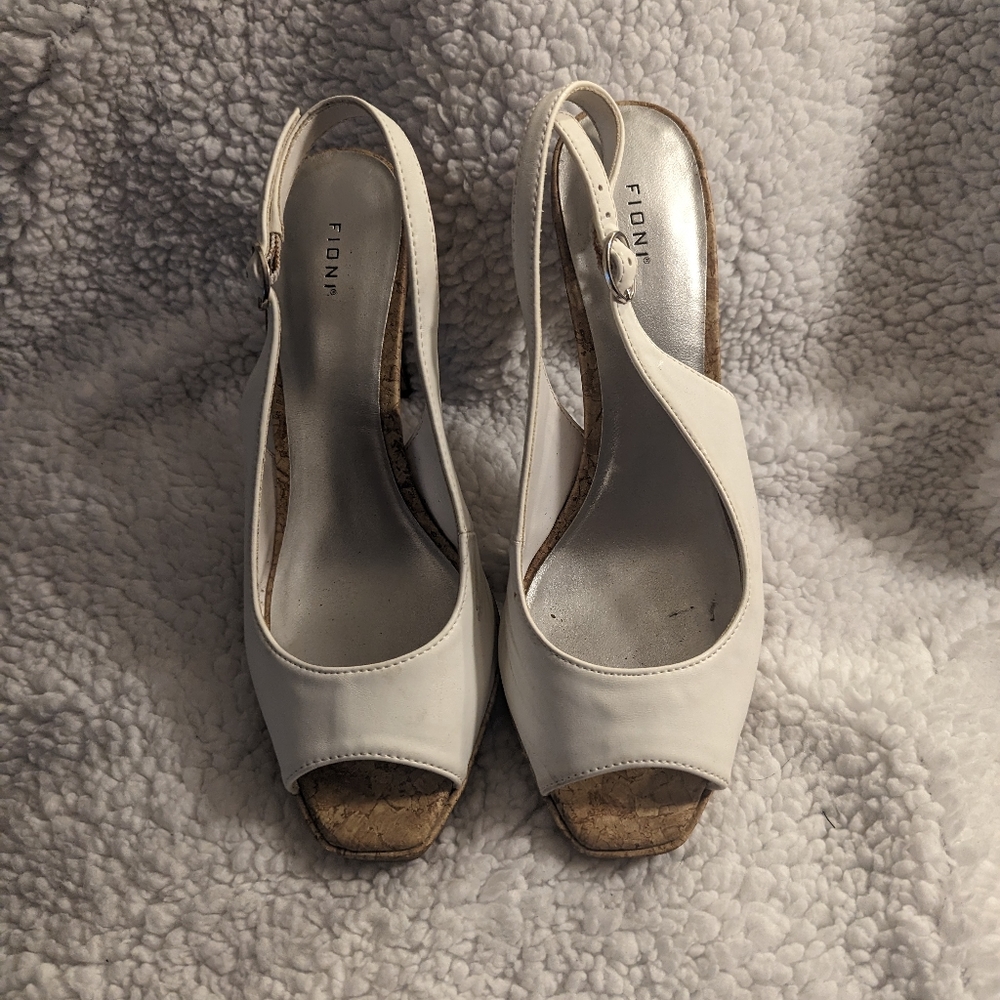 White Fioni Size 6.5 wide